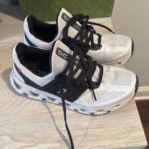 Oncloud shoes never used